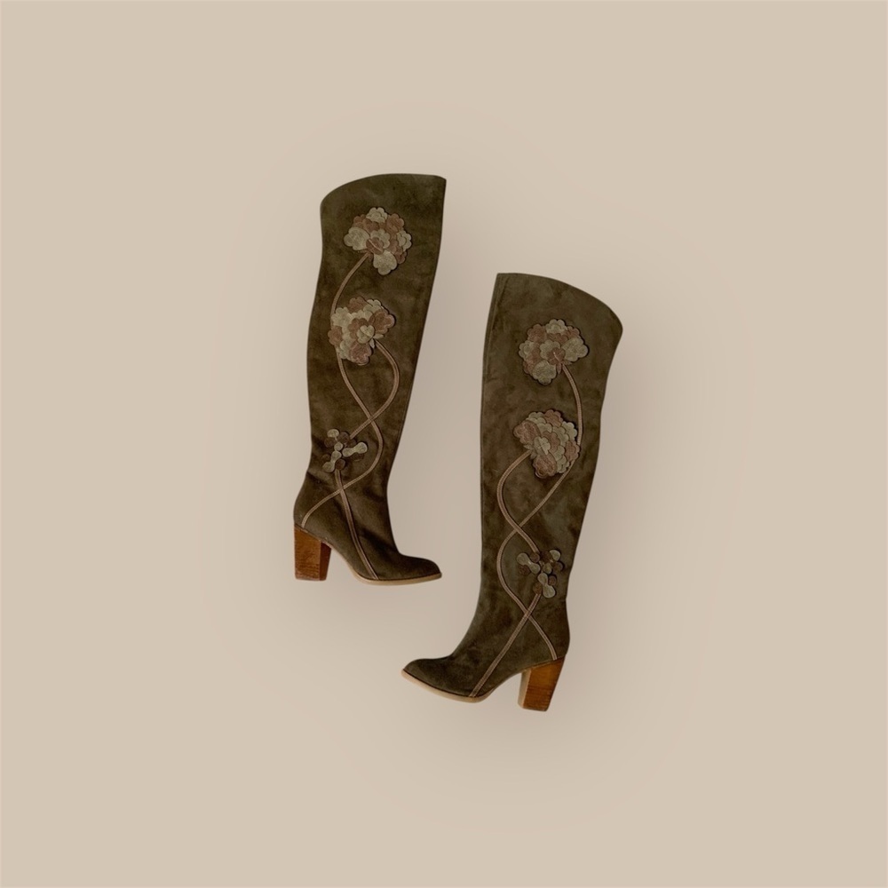Elegant Floral Embroidered Knee-High Boots